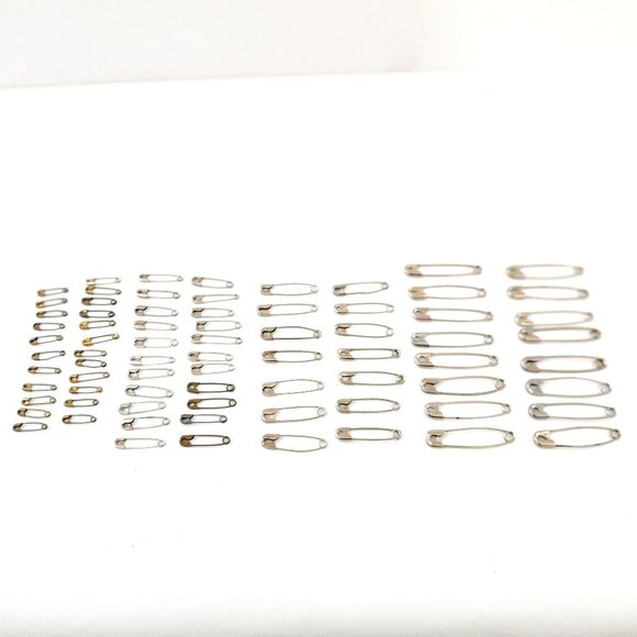 86 Piece Lot XS, S, M & Large SafetyMilitary,Laundry,Horse Blanket Pin w/Tin - Picture 2 of 4